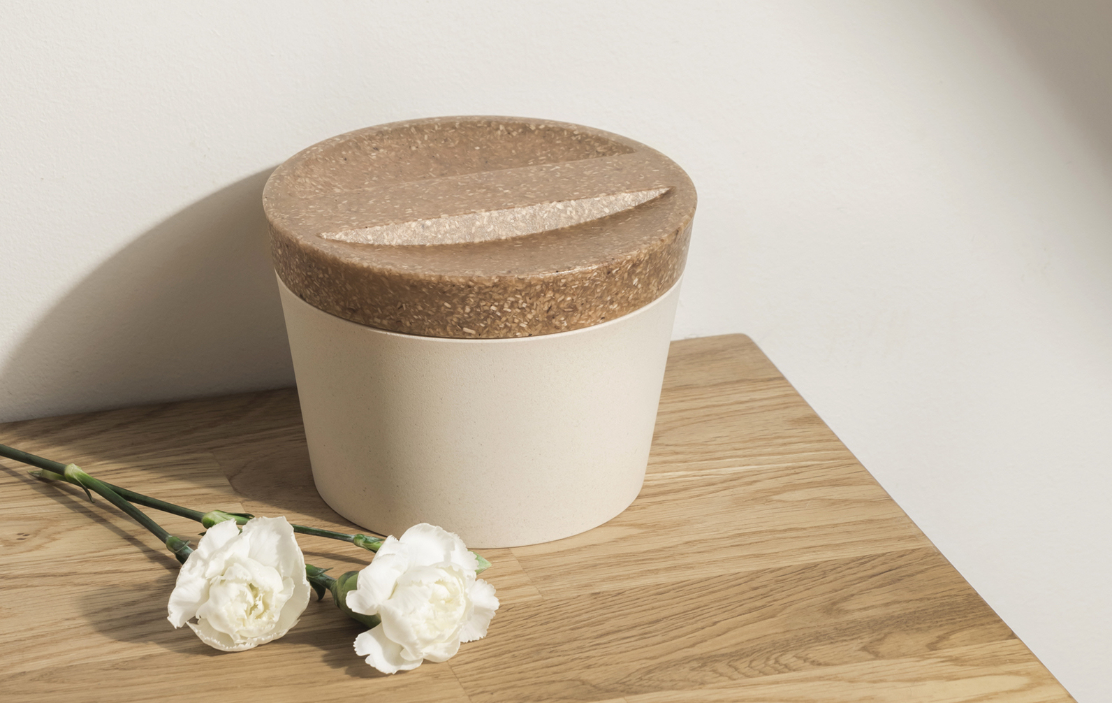 Eco-friendly pet urn made of Sulapac Universal material